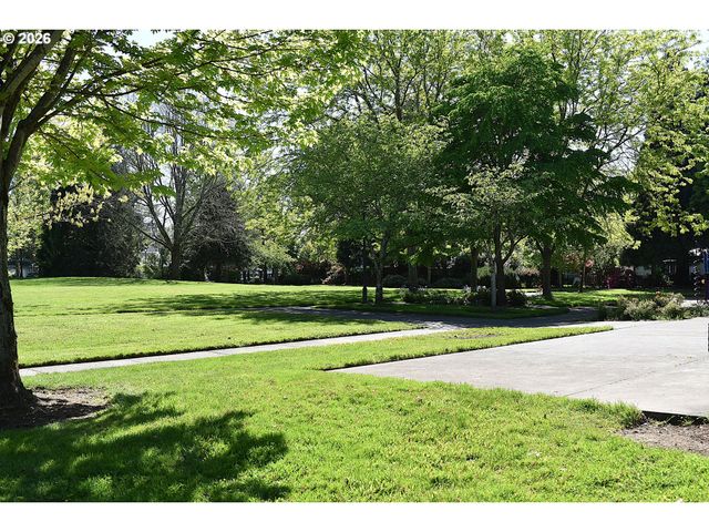 1381 Ne KINNEY St, Hillsboro, OR 97124