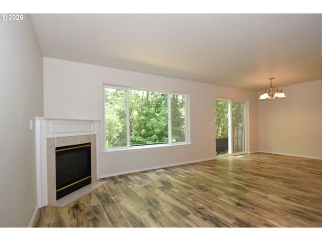 1381 Ne KINNEY St, Hillsboro, OR 97124