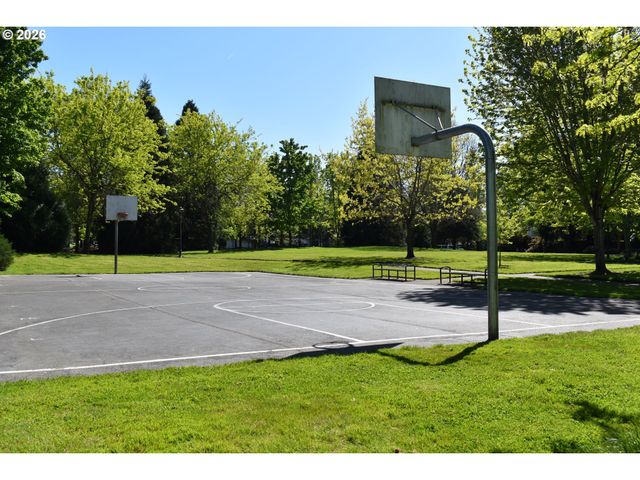 1381 Ne KINNEY St, Hillsboro, OR 97124