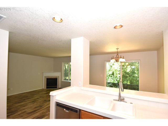 1381 Ne KINNEY St, Hillsboro, OR 97124