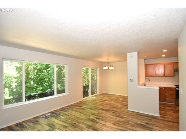 1381 Ne KINNEY St, Hillsboro, OR 97124