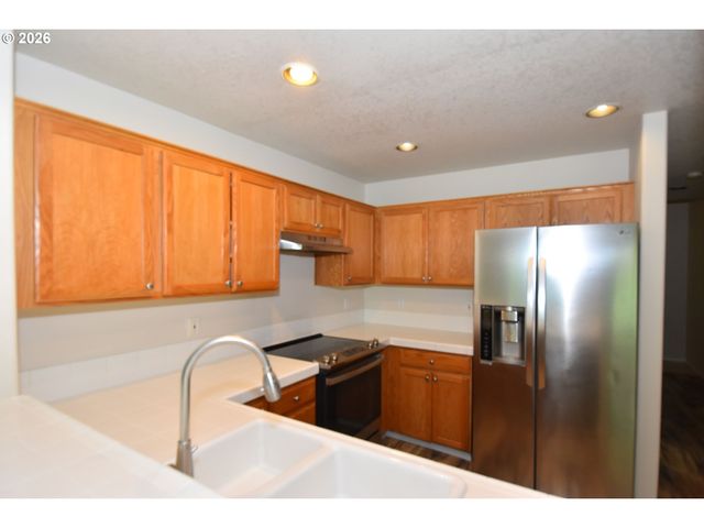 1381 Ne KINNEY St, Hillsboro, OR 97124