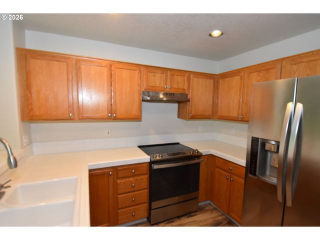 1381 Ne KINNEY St, Hillsboro, OR 97124