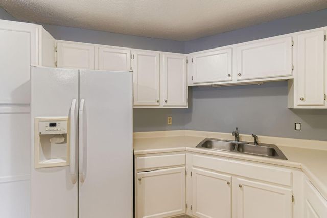 6500 Woodlake Drive 401, Richfield, MN 55423