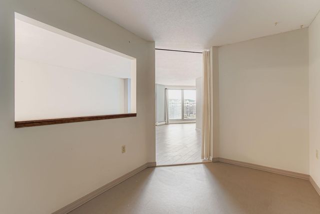 6500 Woodlake Drive 401, Richfield, MN 55423