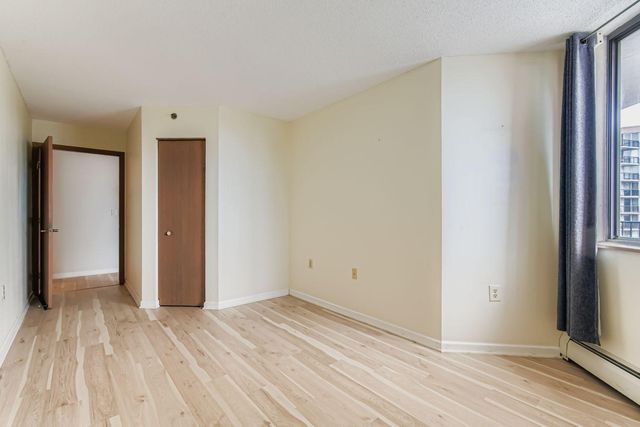6500 Woodlake Drive 401, Richfield, MN 55423