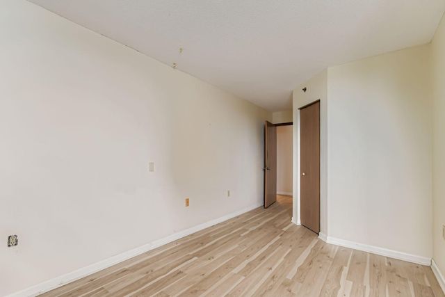 6500 Woodlake Drive 401, Richfield, MN 55423
