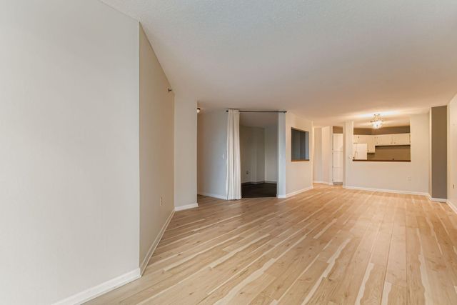 6500 Woodlake Drive 401, Richfield, MN 55423