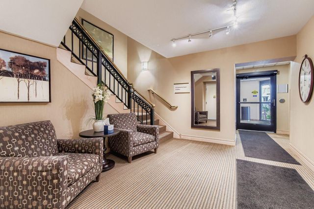 6500 Woodlake Drive 401, Richfield, MN 55423