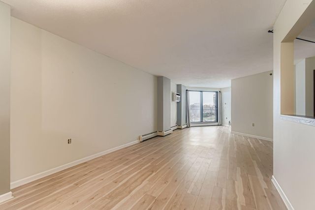6500 Woodlake Drive 401, Richfield, MN 55423
