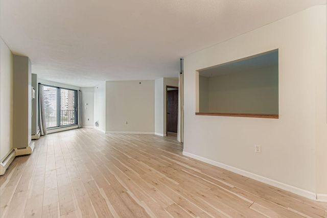 6500 Woodlake Drive 401, Richfield, MN 55423