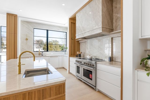 28 Dorothy Rd, Newton, MA 02459