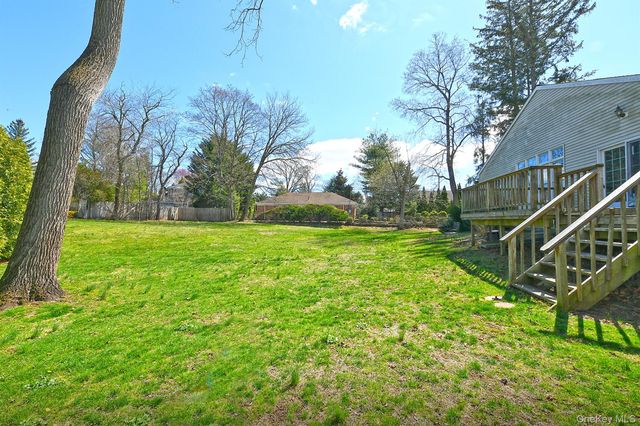 86 Horton Place, Syosset, NY 11791