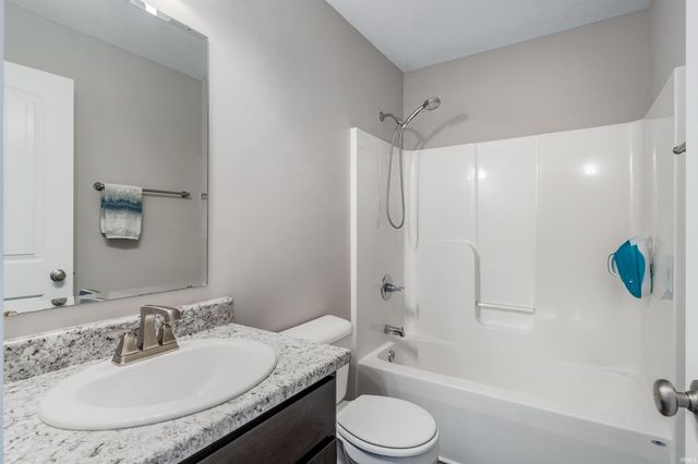 13091 Magnolia Creek Trail, Fort Wayne, IN 46814