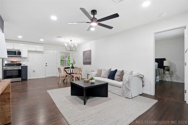 1810 S Hudson Avenue, Tulsa, OK 74112