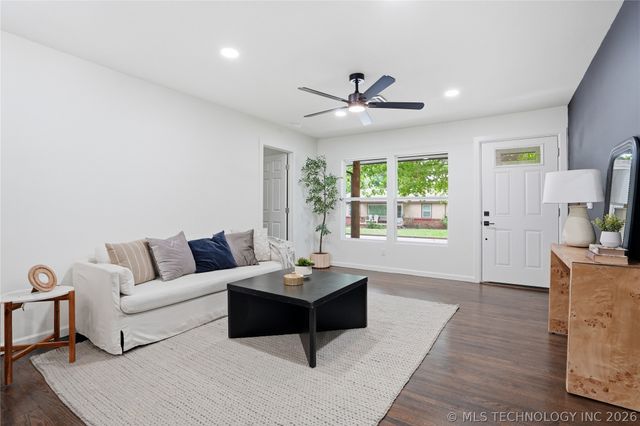 1810 S Hudson Avenue, Tulsa, OK 74112