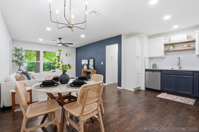 1810 S Hudson Avenue, Tulsa, OK 74112