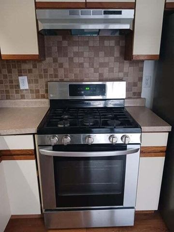 6070 Pennsylvania Drive, Merrillville, IN 46410