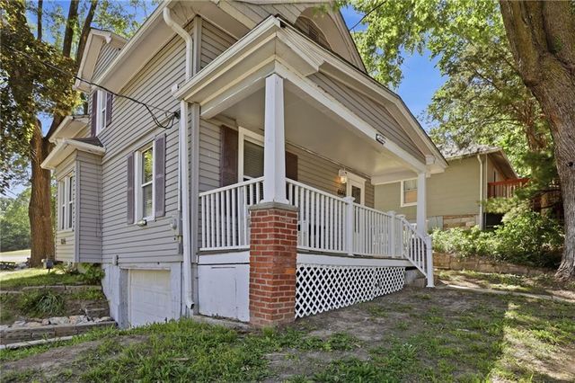 8841 E Winner Road, Independence, MO 64053