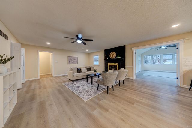 5732 E Sycamore Street, Evansville, IN 47715