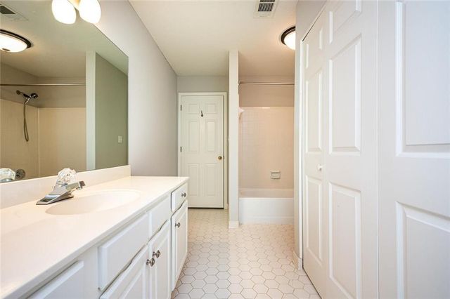 26202 Plantation Drive NE 202, Atlanta, GA 30324