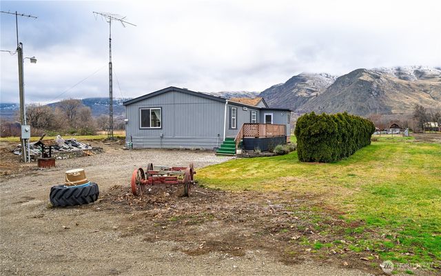 12 Moonlight Drive, Oroville, WA 98844