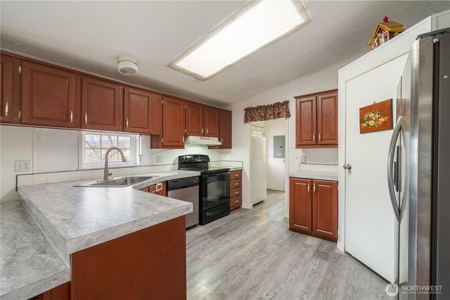 12 Moonlight Drive, Oroville, WA 98844