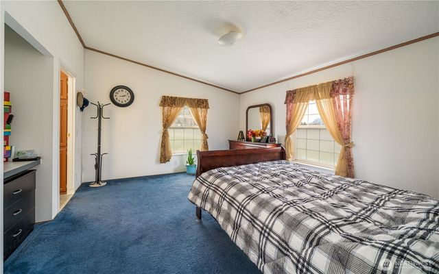 12 Moonlight Drive, Oroville, WA 98844