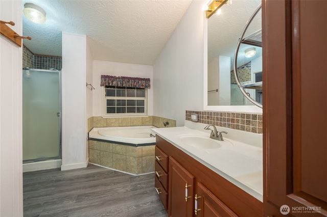 12 Moonlight Drive, Oroville, WA 98844