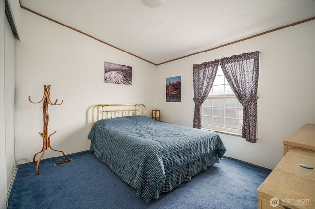 12 Moonlight Drive, Oroville, WA 98844