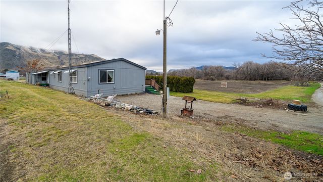 12 Moonlight Drive, Oroville, WA 98844