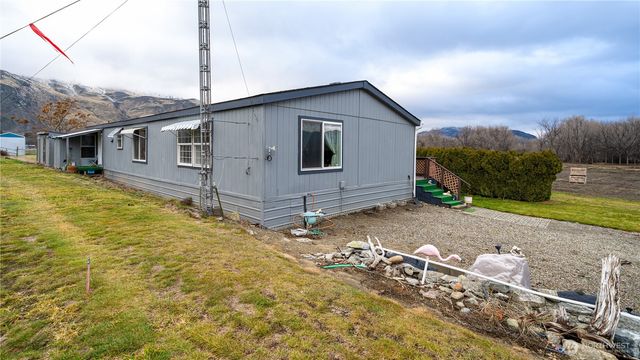 12 Moonlight Drive, Oroville, WA 98844