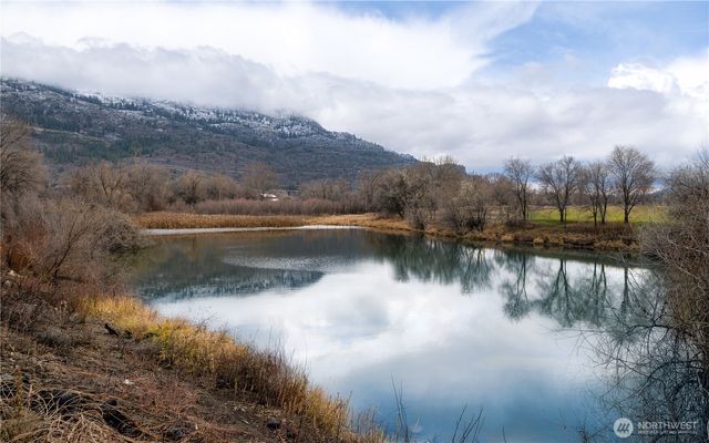 12 Moonlight Drive, Oroville, WA 98844