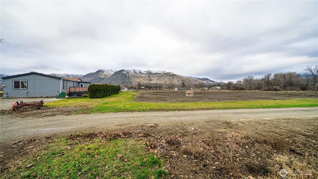 12 Moonlight Drive, Oroville, WA 98844