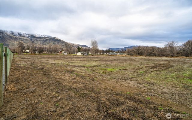 12 Moonlight Drive, Oroville, WA 98844