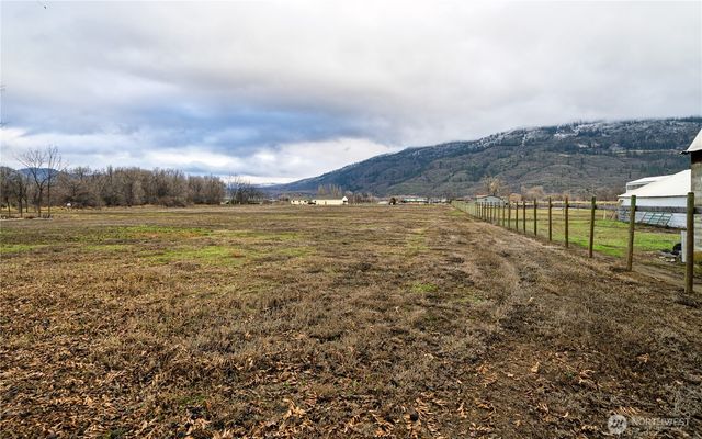 12 Moonlight Drive, Oroville, WA 98844