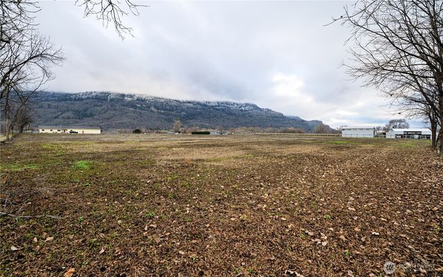 12 Moonlight Drive, Oroville, WA 98844