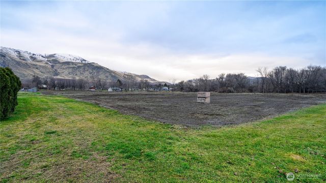 12 Moonlight Drive, Oroville, WA 98844