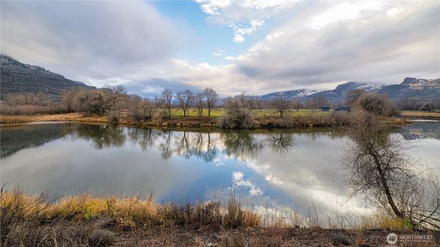 12 Moonlight Drive, Oroville, WA 98844