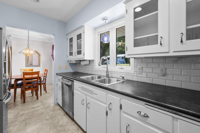 4334 N Hancock Avenue, Davenport, IA 52806