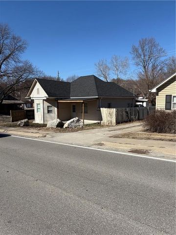 805 Mason Avenue, St Joseph, MO 64504