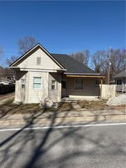 805 Mason Avenue, St Joseph, MO 64504