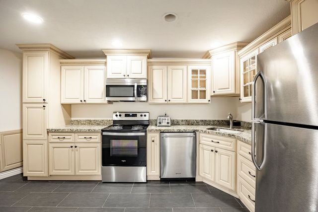 1420 W JORDAN HILLS DR, South Jordan, UT 84095