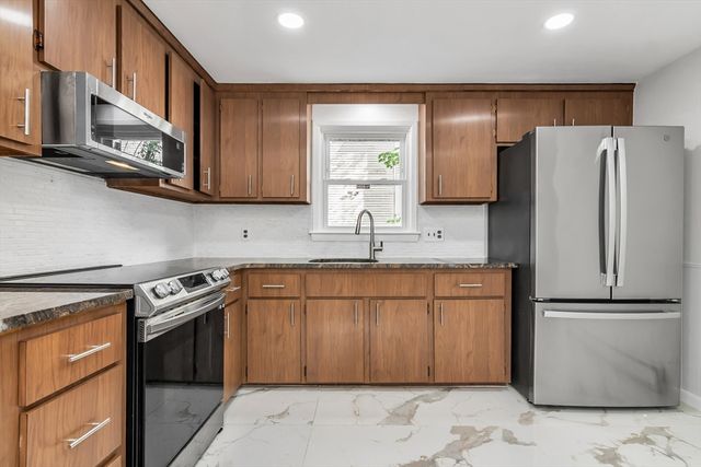 7-B Stevens St, Lawrence, MA 01843