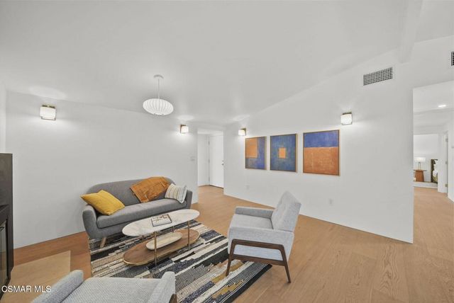 20710 Haynes Street, Winnetka, CA 91306