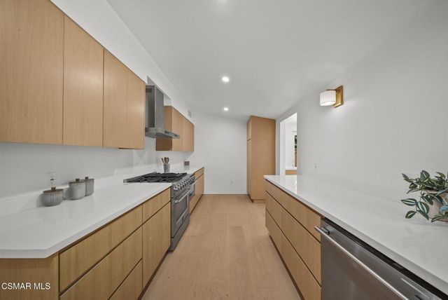20710 Haynes Street, Winnetka, CA 91306