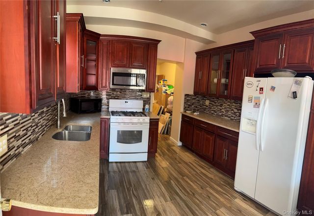 776 Hewitt, Bronx, NY 10455