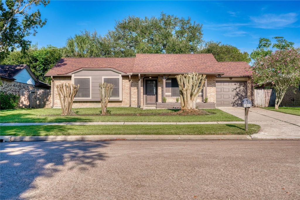 1010 Dixie Drive, League City, TX 77573