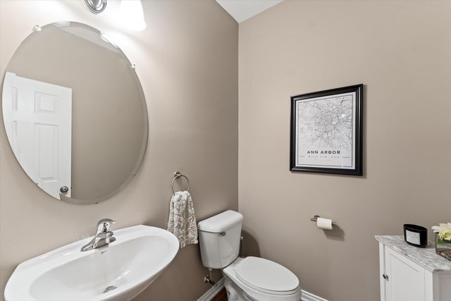 24323 Heatherwood Drive, South Lyon City, MI 48178