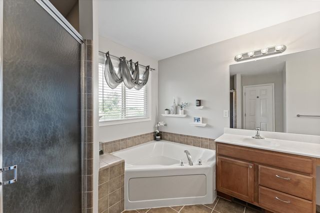 24323 Heatherwood Drive, South Lyon City, MI 48178